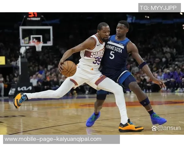 爱德华兹首节火力全开半场高效得分助球队继续进攻展现强大实力